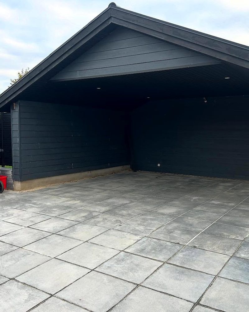 Sort dobbelt carport